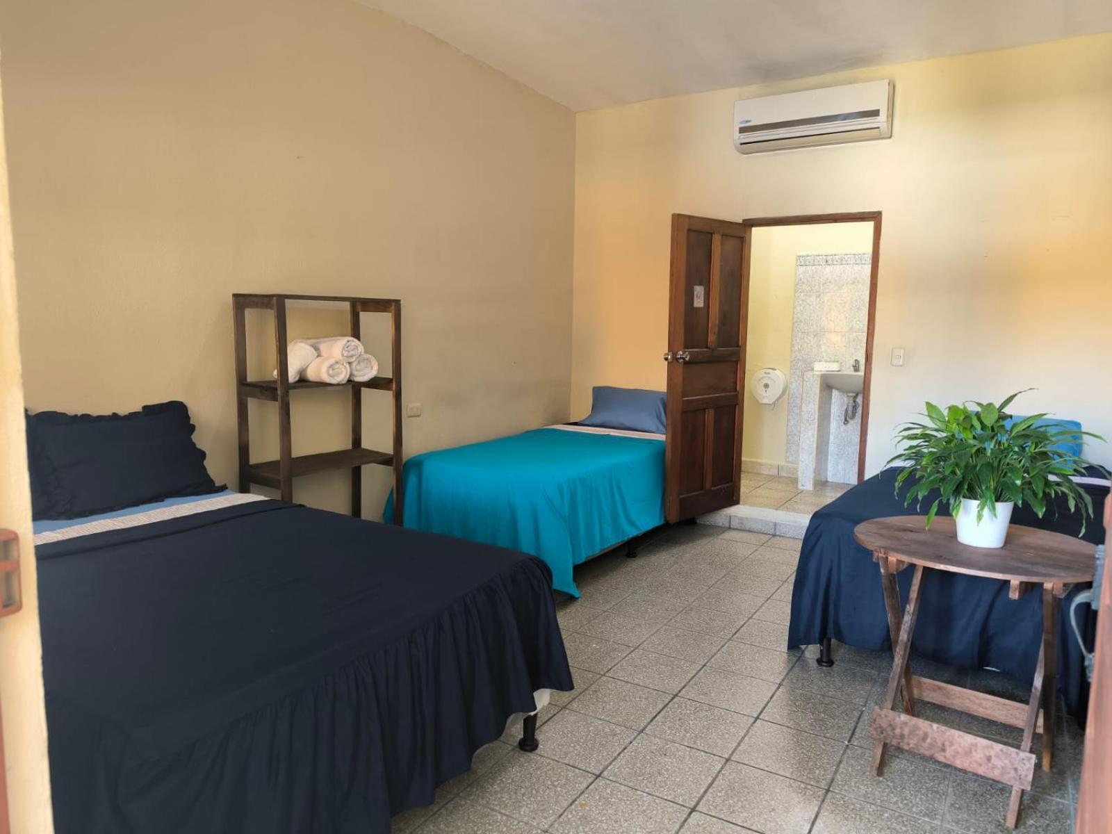 Hotel Y Restaurante Casa Jardines San Benito Kültér fotó